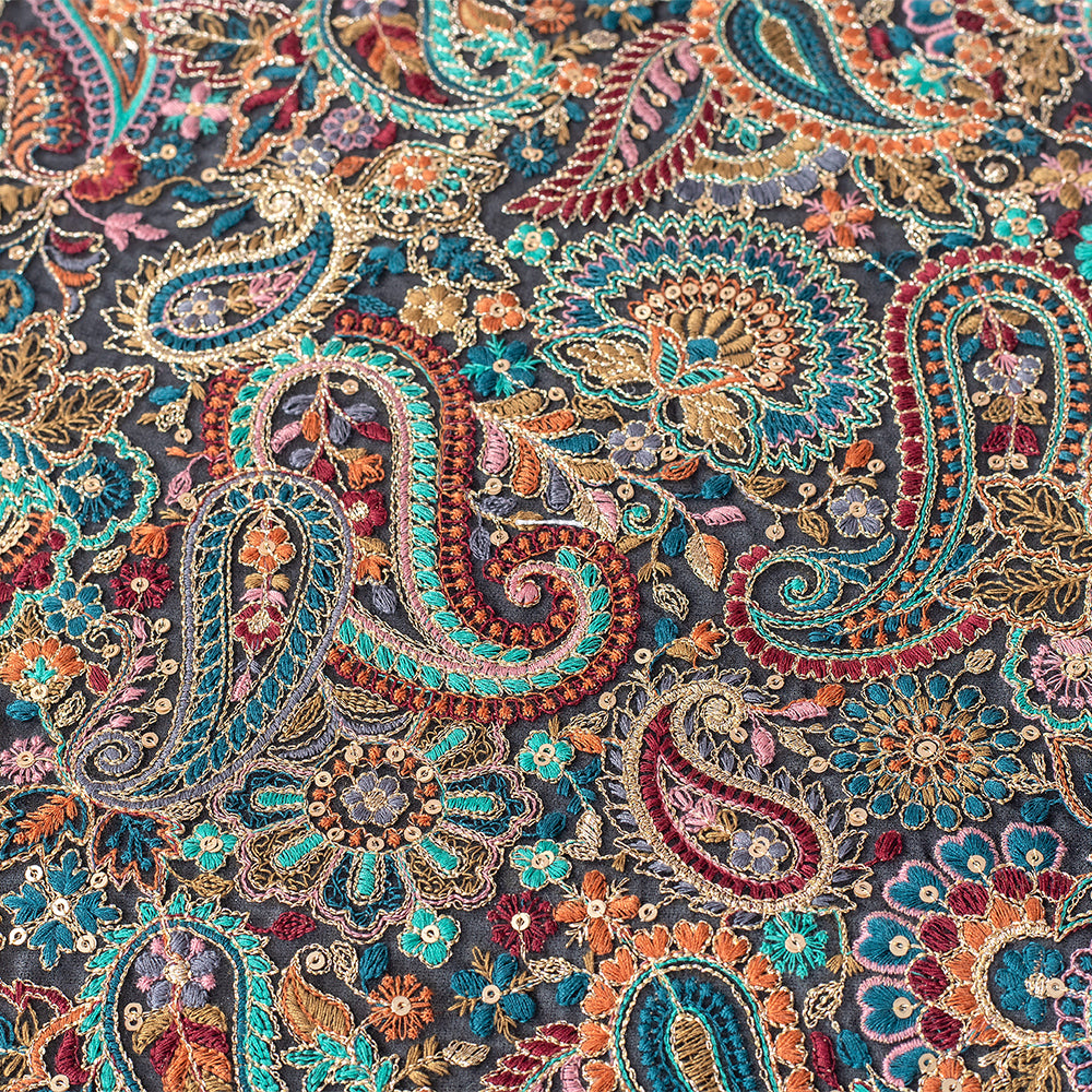 Classic Paisley Table Runner